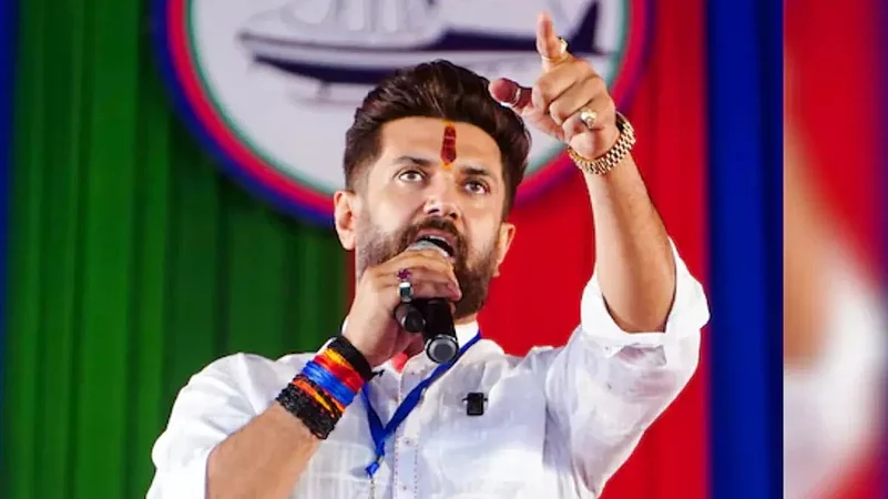 पटना की सड़कों पर चिराग पासवान को बिहार का मुख्यमंत्री बनाने की मांग वाले पोस्टर