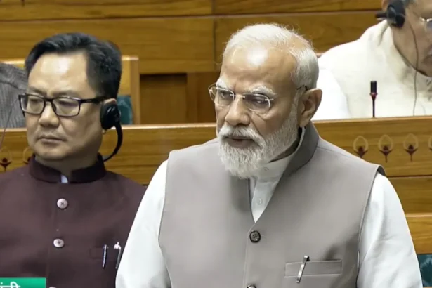 संसद में पश्चिम एशिया युद्ध पर बोलते प्रधानमंत्री नरेंद्र मोदी