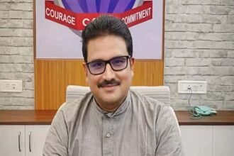 पश्चिम बंगाल के गंगासागर में BJP नेता त्रिलोकेश ढाली पर बुधवार सुबह दो बाइक सवार बदमाशों ने श्रीधाम बस स्टैंड के पास दिनदहाड़े गोलियां चलाईं, घायल नेता सागर ग्रामीण अस्पताल में भर्ती।