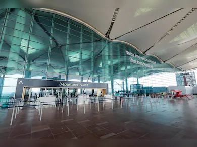 नोएडा इंटरनेशनल एयरपोर्ट उद्घाटन 2026 - पीएम मोदी और योगी आदित्यनाथ