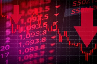 लाल निशान के साथ शेयर बाजार के सूचकांक और सेंसेक्स-निफ्टी के गिरते आंकड़े