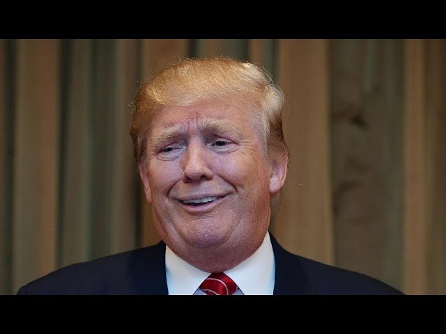 हॉर्मुज जलडमरूमध्य का मानचित्र और क्षेत्र में गश्त करते अमेरिकी नौसेना के जहाजों का एक प्रतीकात्मक चित्र.