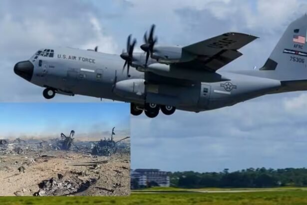 आसमान में उड़ते हुए C-130 हरक्यूलिस विमान की तस्वीर