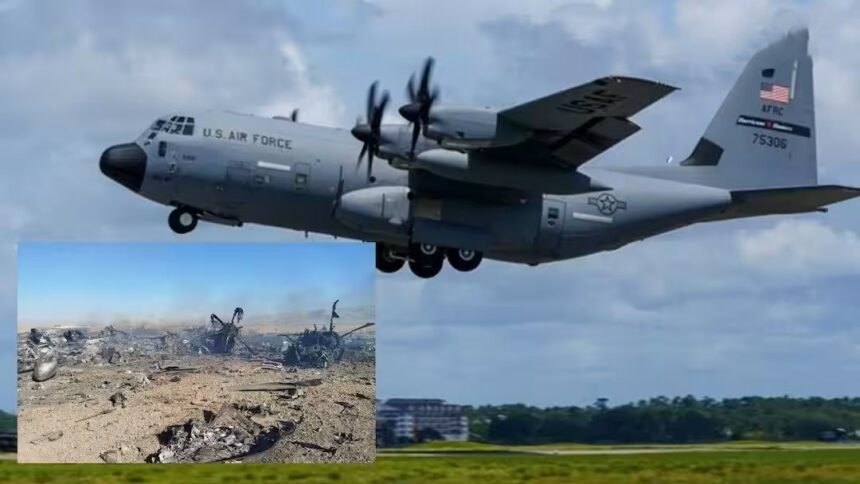 आसमान में उड़ते हुए C-130 हरक्यूलिस विमान की तस्वीर