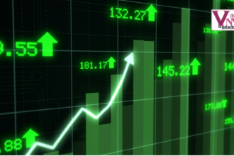 शेयर बाजार के ग्राफ में ऊपर की ओर जाती हरी लकीरें और निवेशकों का उत्साह