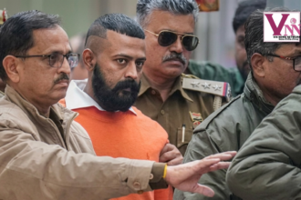 सुकेश चंद्रशेखर की अदालत से बाहर निकलते हुए सांकेतिक तस्वीर