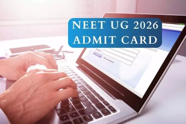 NEET UG 2026 एडमिट कार्ड जारी होने की सूचना, छात्र ऑनलाइन हॉल टिकट डाउनलोड करते हुए