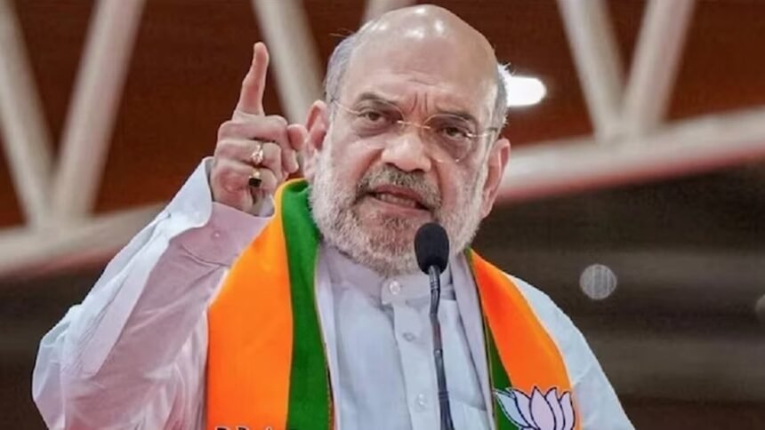 कोलकाता में भाजपा नेताओं की बैठक का दृश्य, जिसमें अमित शाह, शुभेंदु अधिकारी और अन्य नेता मौजूद हैं और पश्चिम बंगाल के मुख्यमंत्री चयन पर चर्चा हो रही है