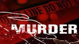 प्रयागराज के सरायइनायत क्षेत्र में पुलिस टीम घटनास्थल की जांच करते हुए, नहर किनारे झाड़ियों से बरामद किए गए शव के बाद इलाके में मौजूद भीड़ और पुलिस गतिविधि