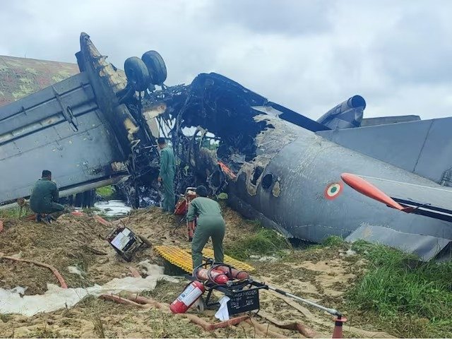 असम के जोरहाट एयरबेस के पास दुर्घटनाग्रस्त AN-32 विमान का मलबा, राहत और बचाव कार्य में जुटी टीम