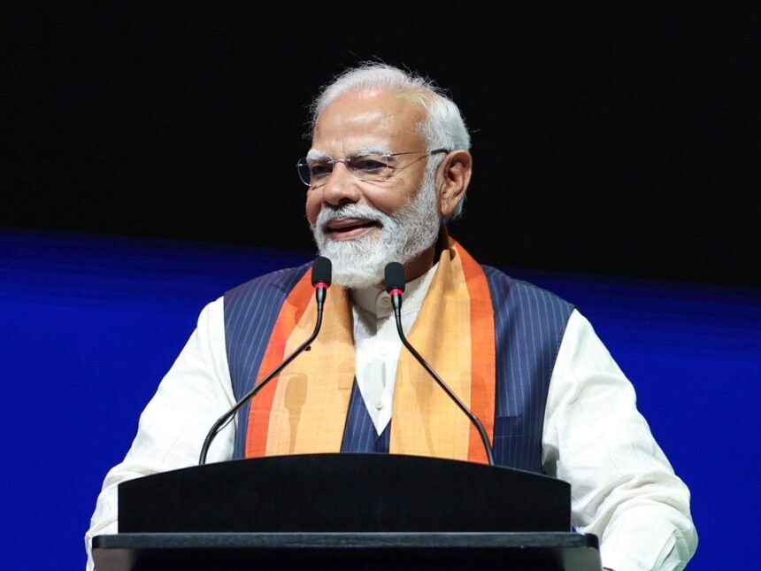 अमेरिका और ईरान शांति समझौते की प्रतीकात्मक छवि, साथ में प्रधानमंत्री नरेंद्र मोदी और वैश्विक शांति का ग्राफिक