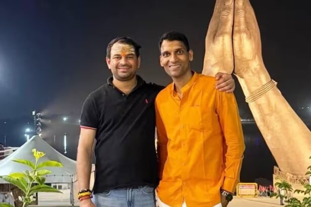 जनशक्ति जनता दल के अध्यक्ष तेज प्रताप यादव ने अपने पीए मोतीलाल राय पर चोरी का आरोप लगाते हुए उन्हें पार्टी के राष्ट्रीय महासचिव पद से निष्कासित कर दिया। मामले की जांच के लिए पुलिस भी सक्रिय हो गई है