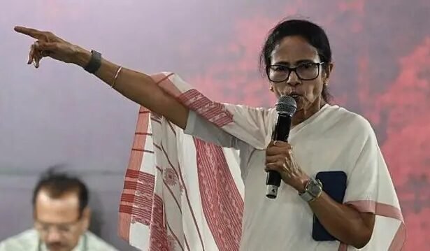 टीएमसी में बढ़े आंतरिक विवाद के बीच बागी गुट ने ममता बनर्जी और अभिषेक बनर्जी के नेतृत्व को चुनौती देते हुए नए अध्यक्ष की घोषणा का दावा किया
