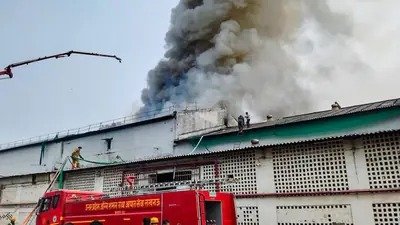 लखनऊ चिनहट हिमालयन कोल्ड स्टोरेज में लगी भीषण आग