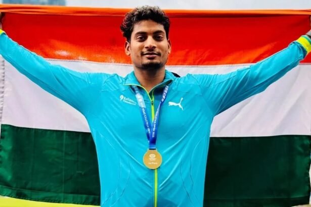 राष्ट्रीय अंतरराज्यीय एथलेटिक्स चैंपियनशिप में स्वर्ण पदक जीतने के बाद भाला फेंक खिलाड़ी रोहित यादव