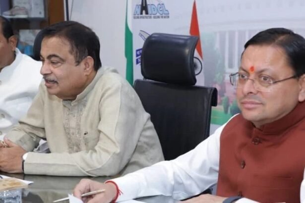नई दिल्ली में नितिन गडकरी की अध्यक्षता में उत्तराखंड सड़क परियोजनाओं पर हुई बैठक