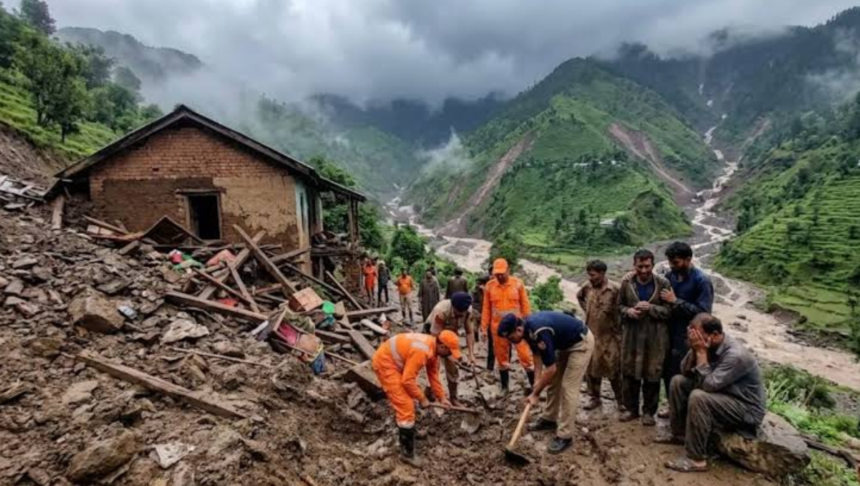 पुंछ के लोरन क्षेत्र में हुए भूस्खलन में एक परिवार के सात लोगों की मौत हो गई।
