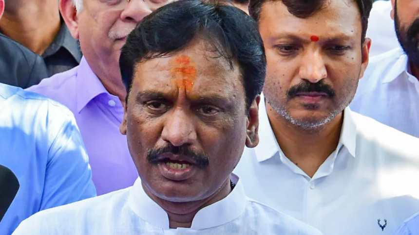 विनायक राउत और परिवार पर बहू की शिकायत, घरेलू प्रताड़ना व अंधश्रद्धा कानून के तहत FIR