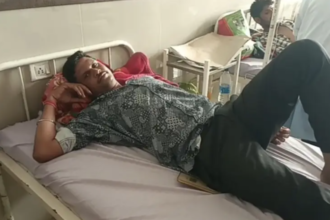 डूंगरपुर पुलिस लाइन में रविवार रात हुए हमले में सांसद राजकुमार रोत के गनमैन कांस्टेबल कपिल गंभीर रूप से घायल हो गए।