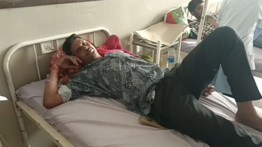 डूंगरपुर पुलिस लाइन में रविवार रात हुए हमले में सांसद राजकुमार रोत के गनमैन कांस्टेबल कपिल गंभीर रूप से घायल हो गए।