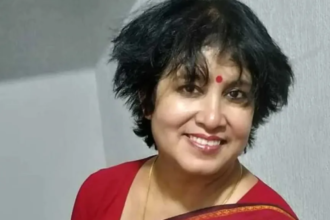बांग्लादेश की निर्वासित लेखिका तसलीमा नसरीन लगभग दो दशक बाद अगले महीने कोलकाता लौटने जा रही हैं।