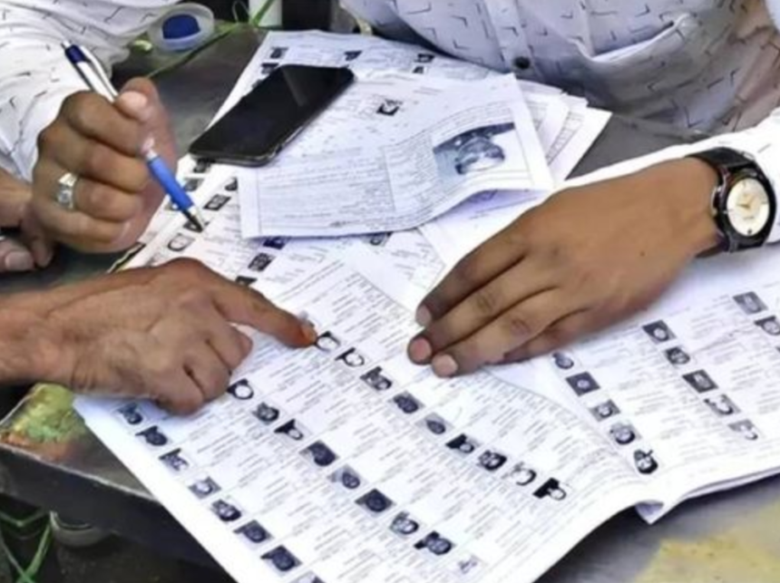 हाईकोर्ट से राहत नहीं मिली, डीएम ने खेलपुर नसरुल्लापुर की प्रधान को हटाया