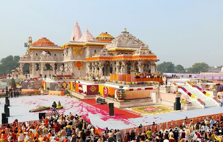 राम मंदिर चढ़ावा गबन मामले में बरामद नकदी और जांच की प्रतीकात्मक तस्वीर