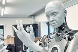 Apptronik द्वारा लॉन्च किया गया AI आधारित Humanoid Robot Apollo 2, जिसे इंसानों के साथ मिलकर काम करने और वास्तविक परिस्थितियों में कार्य करने के लिए विकसित किया गया है