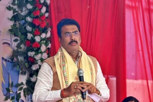 बिहार बीजेपी प्रदेश अध्यक्ष संजय सरावगी मीडिया से बातचीत करते हुए। तस्वीर बांकीपुर उपचुनाव, एनडीए की चुनावी रणनीति और विपक्ष पर उनके बयान से जुड़ी है