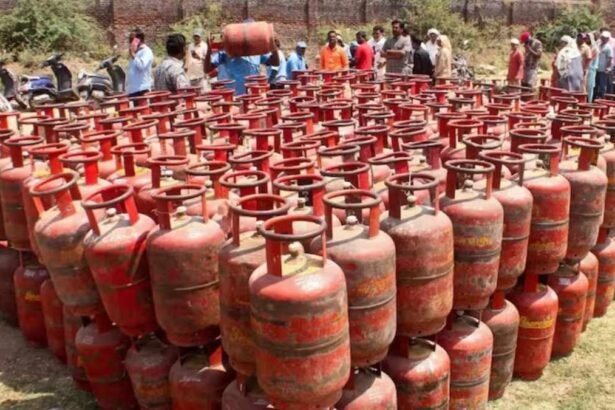 11 जुलाई 2026 के एलपीजी गैस सिलेंडर के ताजा रेट, जिसमें घरेलू और कमर्शियल LPG सिलेंडर की कीमतें तथा दिल्ली, मुंबई, लखनऊ, कोलकाता, चेन्नई समेत प्रमुख शहरों के नए भाव शामिल हैं