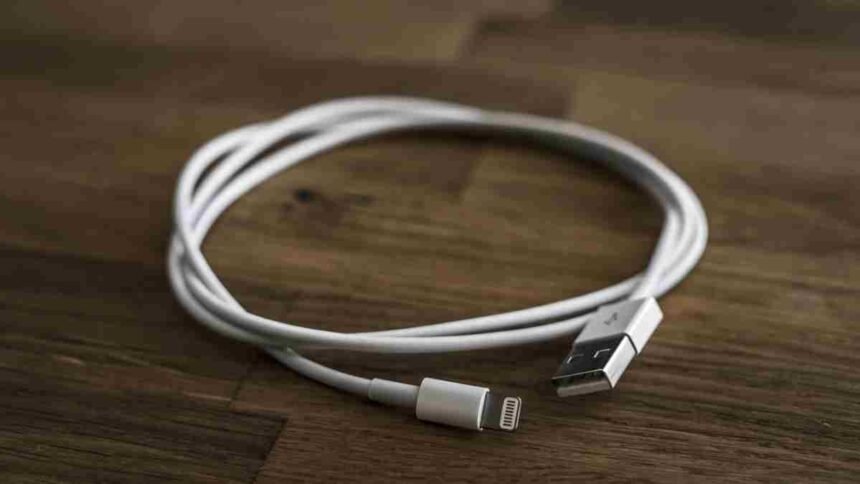 खराब या नकली USB केबल से स्मार्टफोन, लैपटॉप और अन्य डिवाइस को होने वाले नुकसान और सुरक्षित USB केबल खरीदने के जरूरी टिप्स