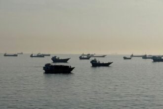 होर्मुज जलडमरूमध्य संकट के कारण कतर से पाकिस्तान को एलएनजी गैस सप्लाई प्रभावित होने और रिकॉर्ड कीमत पर गैस खरीदने से जुड़ी खबर