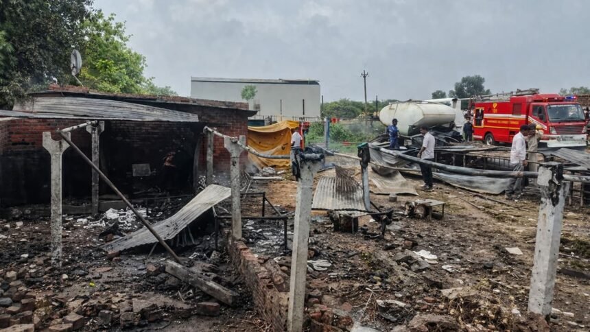 अहमदाबाद के पटाखा फैक्ट्री में लगी भीषण आग के बाद राहत एवं बचाव कार्य में जुटी दमकल और पुलिस की टीमें, घटना पर प्रधानमंत्री नरेंद्र मोदी ने शोक व्यक्त किया