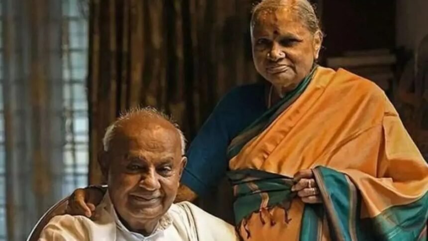 पूर्व प्रधानमंत्री एचडी देवेगौड़ा की पत्नी चेन्नम्मा को श्रद्धांजलि, कर्नाटक सरकार ने अंतिम संस्कार राजकीय सम्मान के साथ करने का लिया फैसला