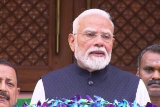 संसद के मानसून सत्र से पहले प्रधानमंत्री नरेंद्र मोदी मीडिया को संबोधित करते हुए, भारत की उपलब्धियों, अंतरिक्ष मिशन और विकास परियोजनाओं पर बड़ा संदेश देते हुए।